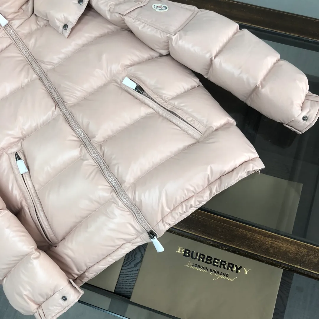 ( Pink Same Style) MONCLER Classic MAYA ， 95 ，📢 MON ，N Same Style ， ， ， ， ， ， MAYA ， Classic ， 90 ， 👍 Size：Classic （ 1-6）Pink（0-3）White（1-5）Gray（1-5） （1-5） （1-6） （1-6）